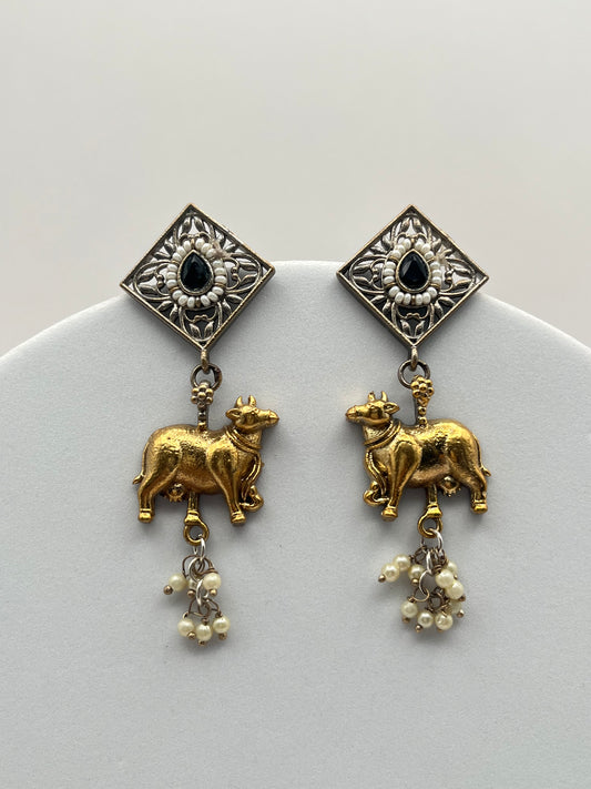 Nivedita Black Dual Tone Earrings