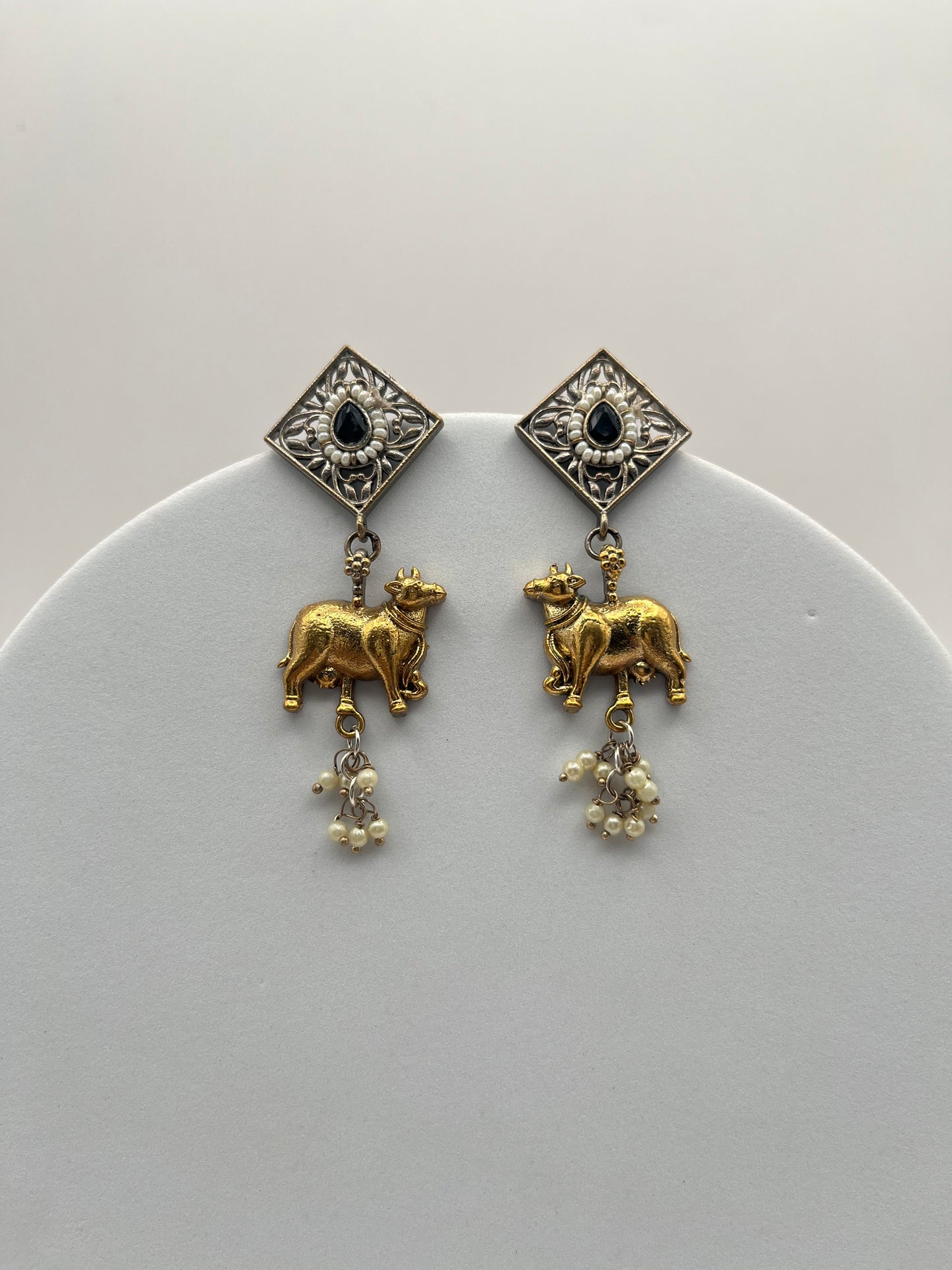 Nivedita Black Dual Tone Earrings