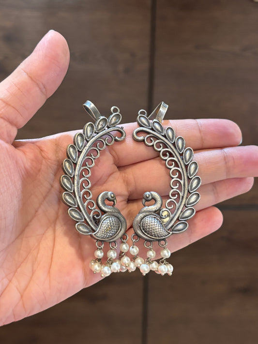 Umika Peacock Oxidized Earcuff