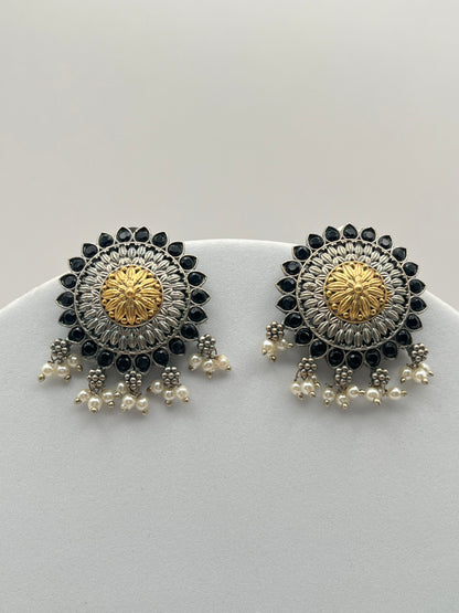 Eshani Black Stud Earring