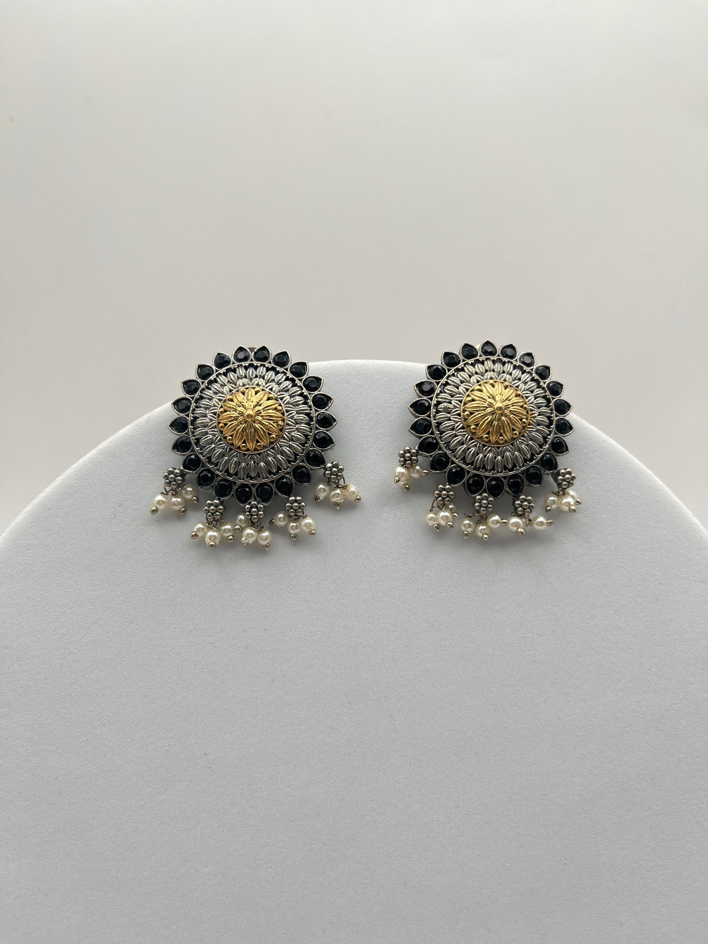 Eshani Black Stud Earring