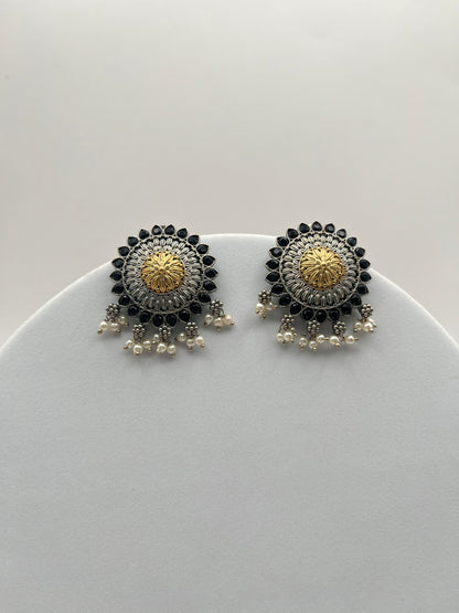 Eshani Black Stud Earring