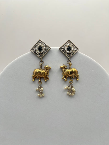 Nivedita Black Dual Tone Earrings