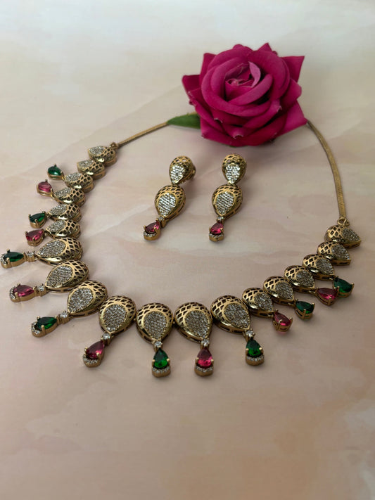 Ayra Mehendi polish AD necklace