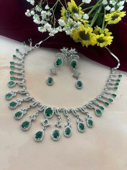 Elliana Emerald Elegant Diamond Necklace