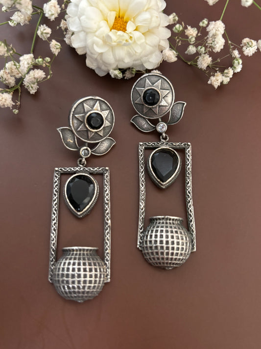Mihika Black Stone Oxidized Earring