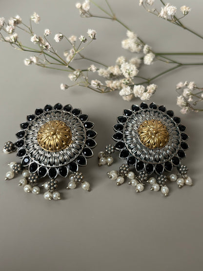 Eshani Black Stud Earring