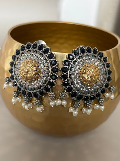 Eshani Black Stud Earring