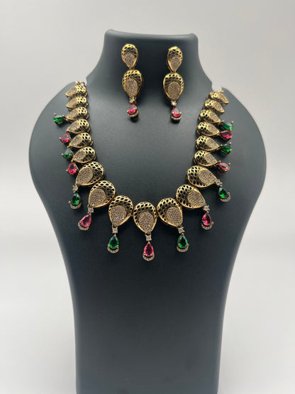 Ayra Mehendi polish AD necklace
