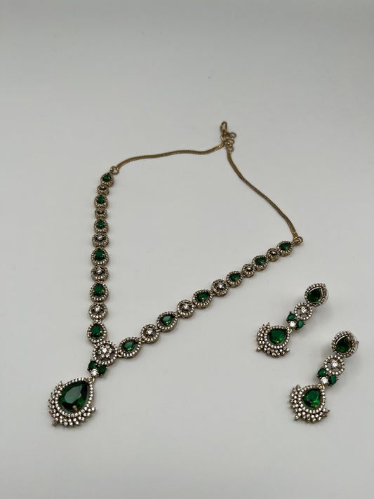 Misha Mehendi polish emerald diamond necklace
