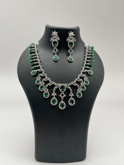 Elliana Emerald Elegant Diamond Necklace
