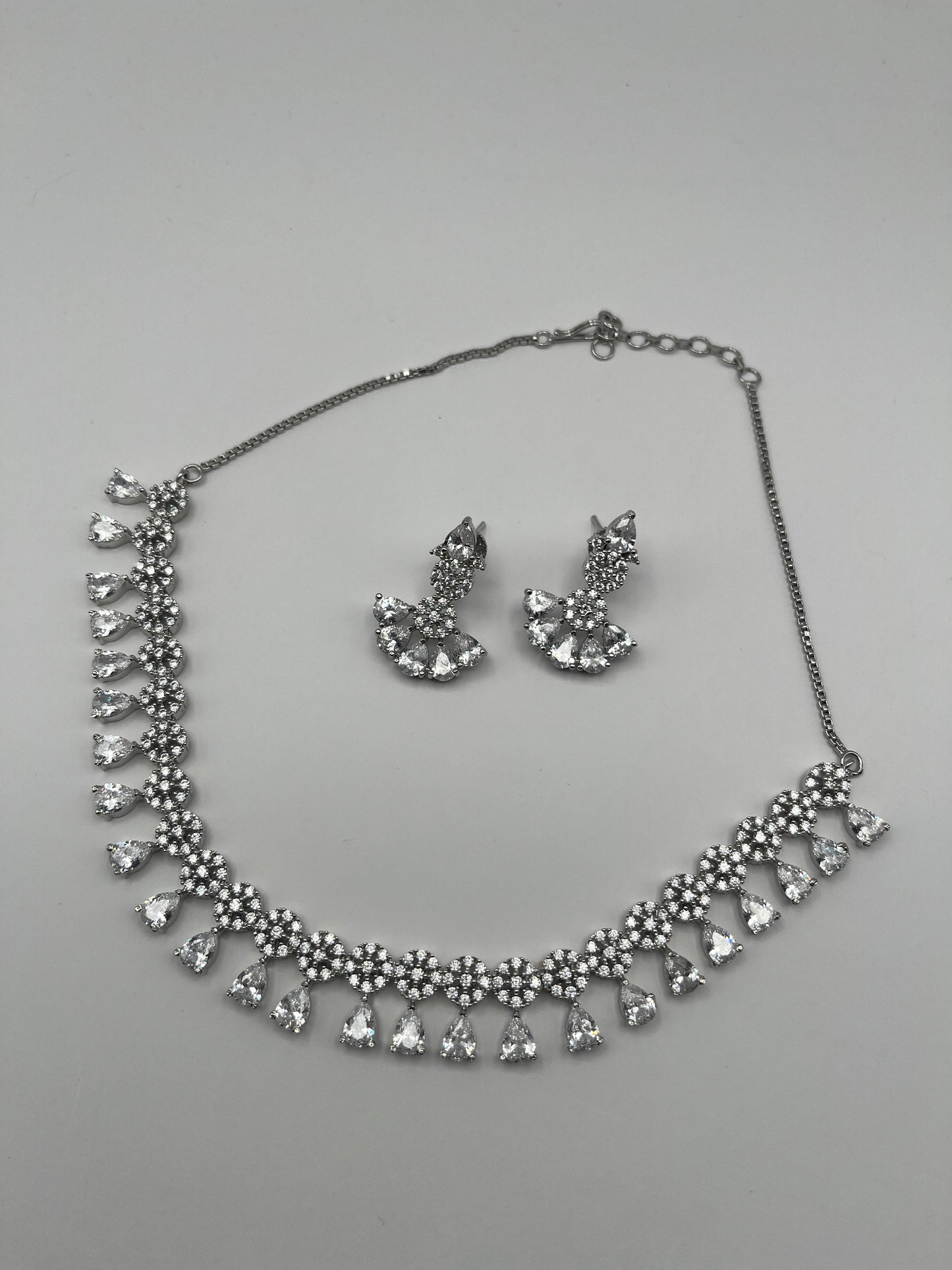 Amelia floral diamond necklace