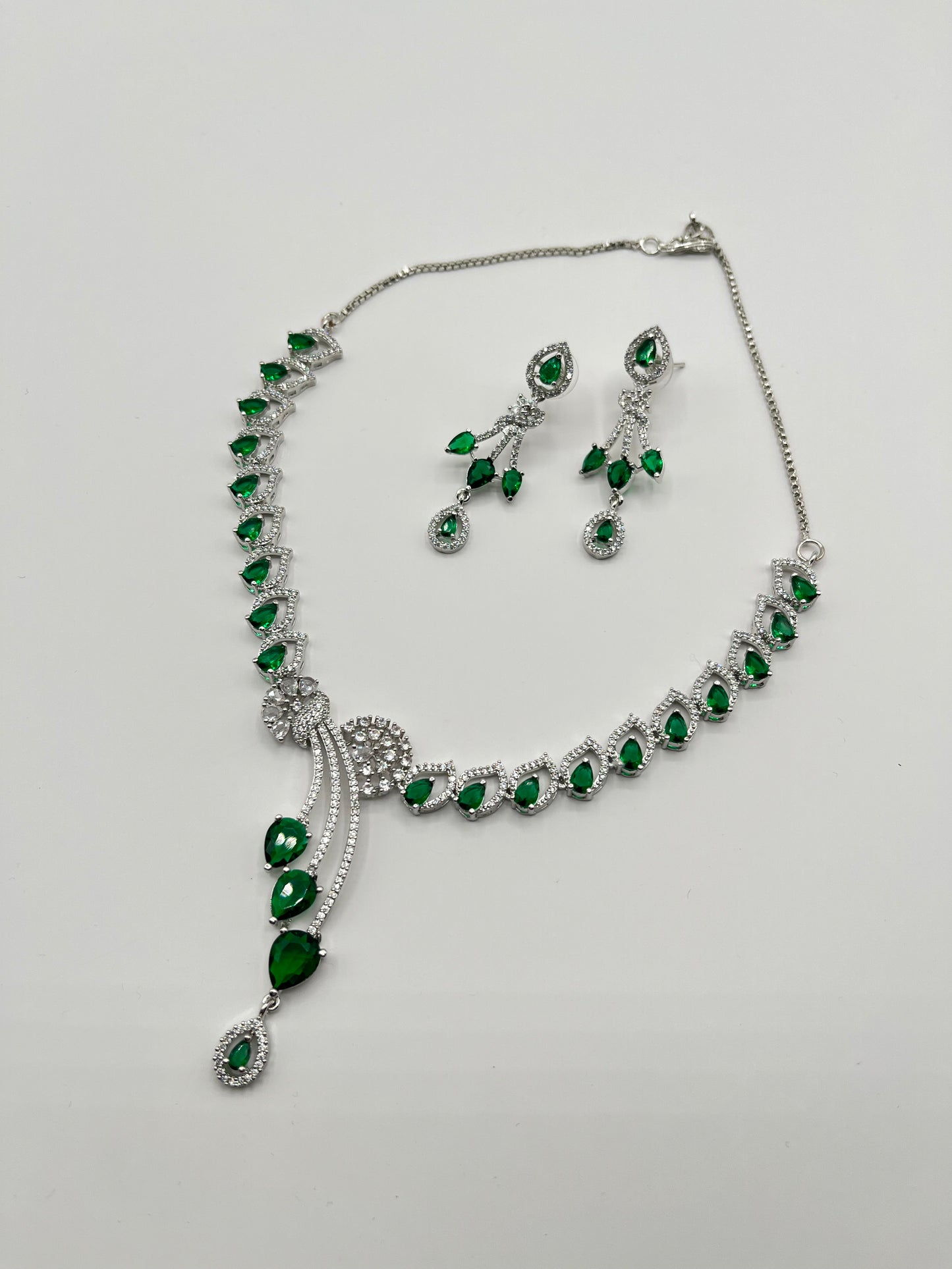 Zia Emerald Leaf Shape Necklace Set