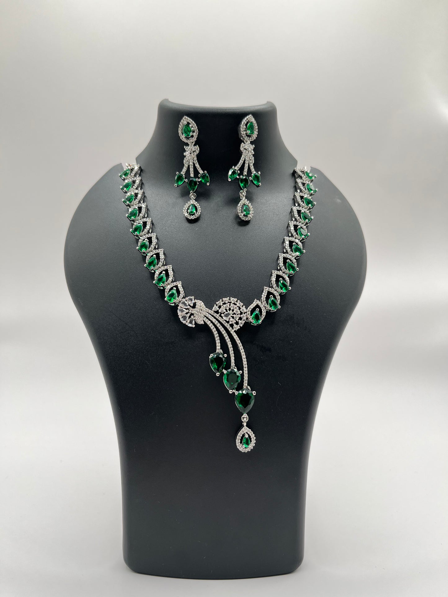 Zia Emerald Leaf Shape Necklace Set