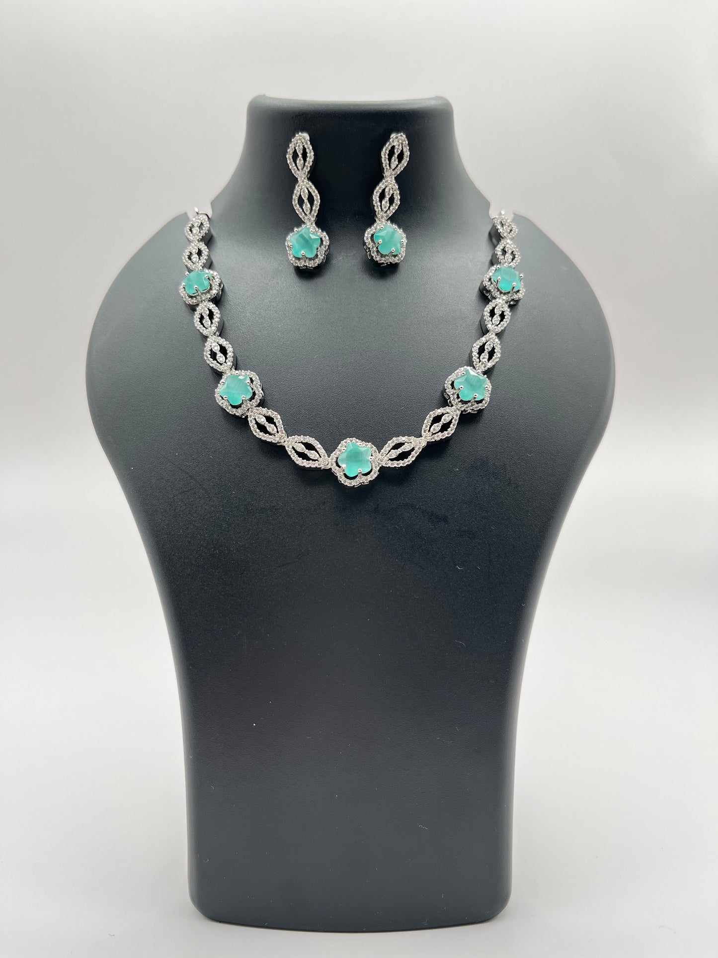 Anya Sea Green Delicate Necklace Set