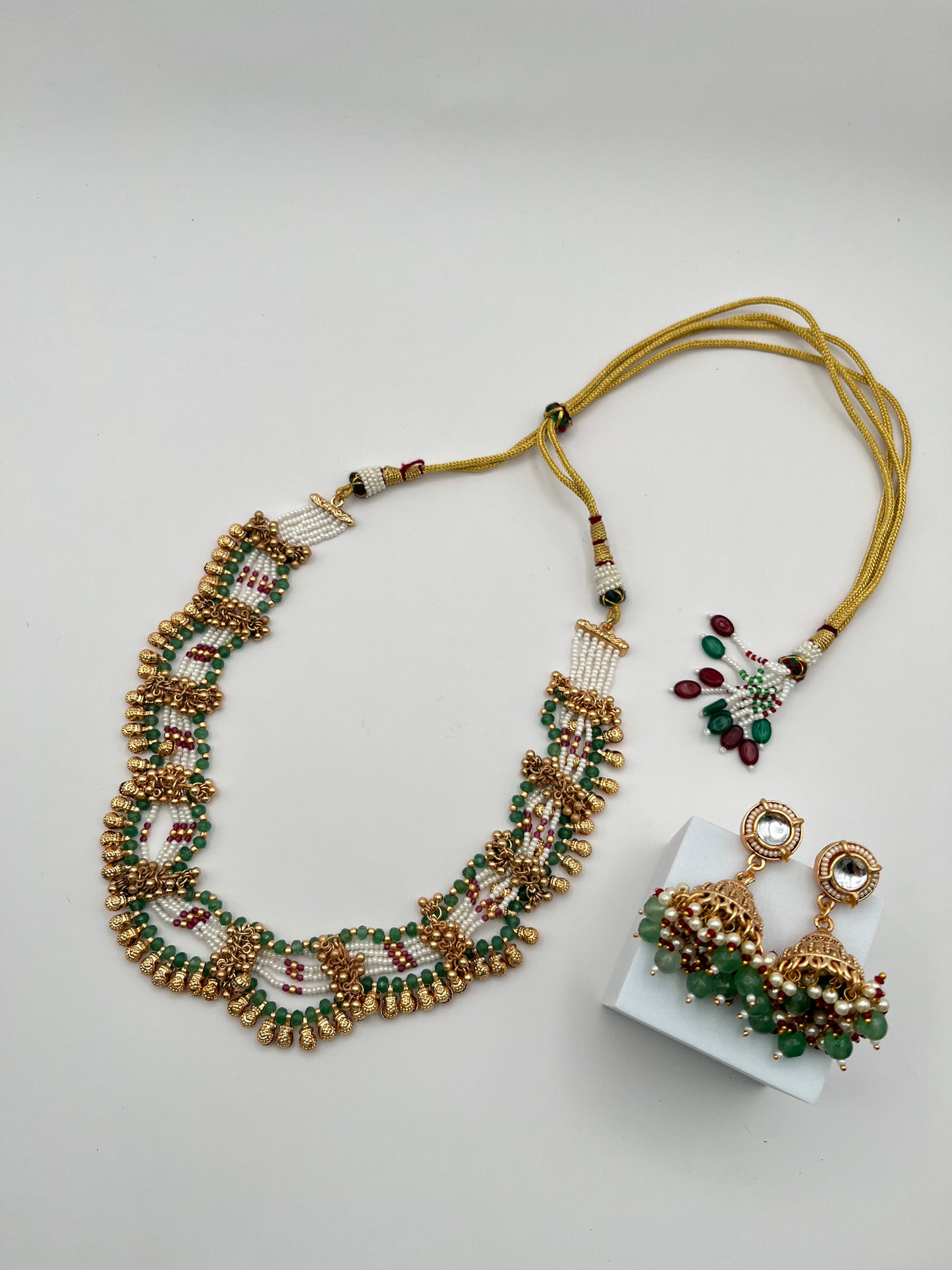 Sanvi Green Pink Pearl Necklave Set